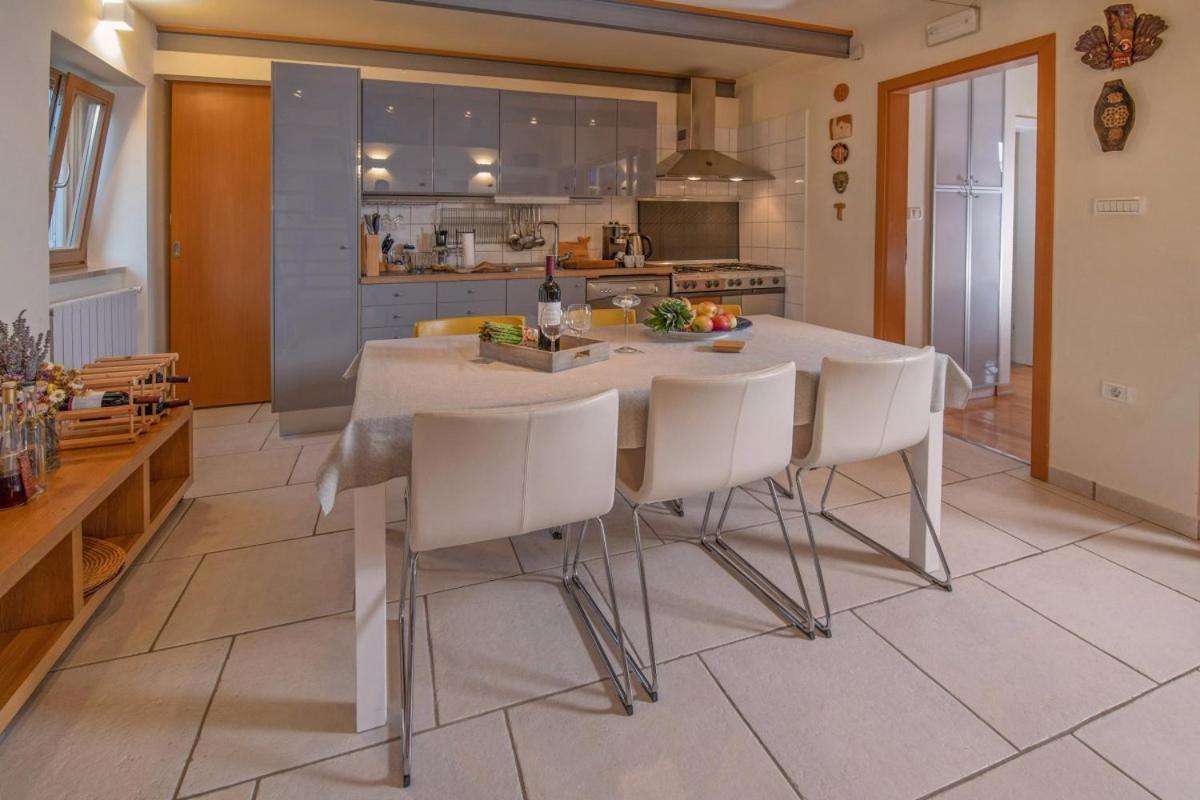 Villa Emili In Medulin - Haus Fuer 4-5 Personen ภายนอก รูปภาพ